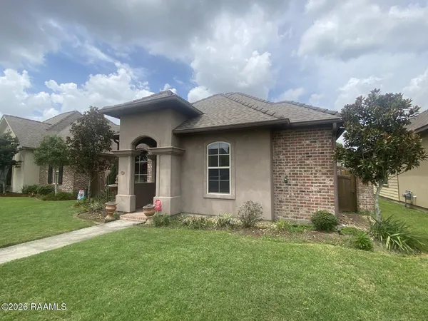 $2,400 | 330 Dunvegan Court, Lafayette, LA 70503