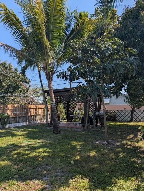 648 East 40th Street Hialeah, FL 33013 - Photo 2 of 14