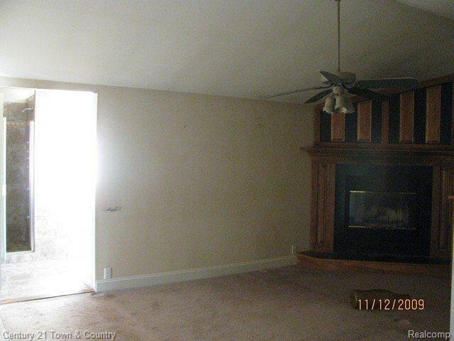 9229 Big Lake Road Clarkston, MI 48346 - Photo 3 of 18 IMG_4575