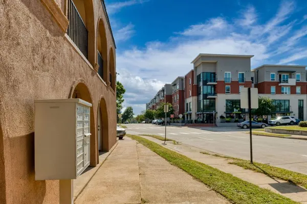 $795 | 811 South Mesquite Street, Unit 2, Arlington, TX 76010