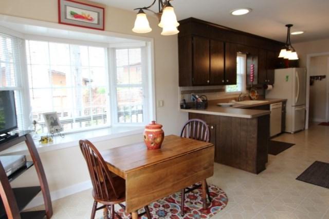Breakfast Area to Kitchen