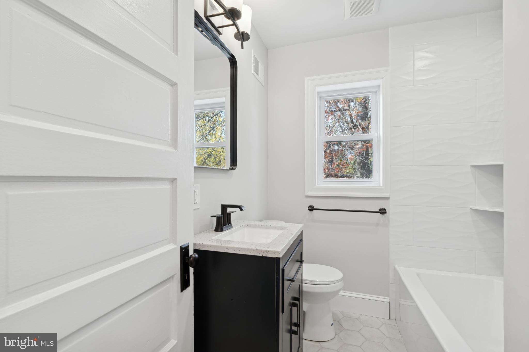 2110 Bellemead Avenue Havertown, PA 19083 - Photo 17 of 25 Full Bathroom