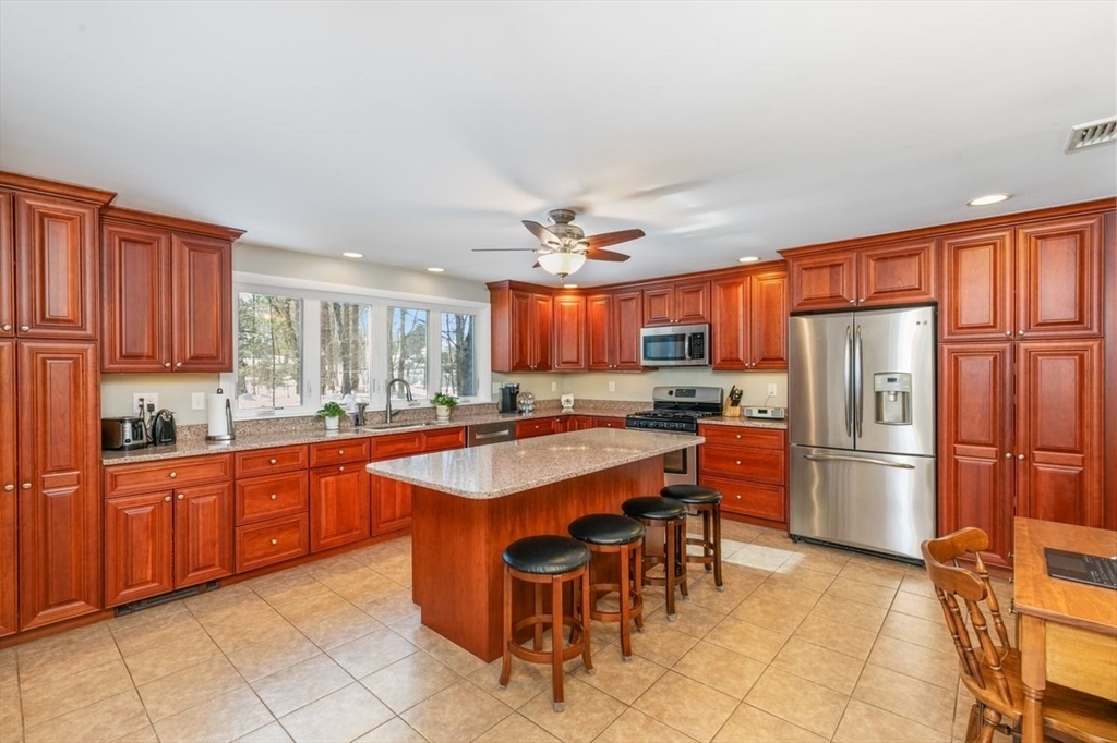 13 Wing Terrace Burlington, MA 01803 - Photo 6 of 32