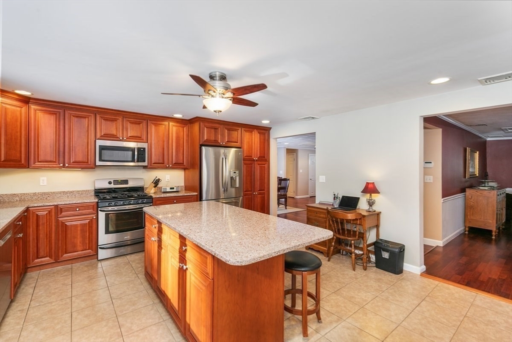 13 Wing Terrace Burlington, MA 01803 - Photo 8 of 32