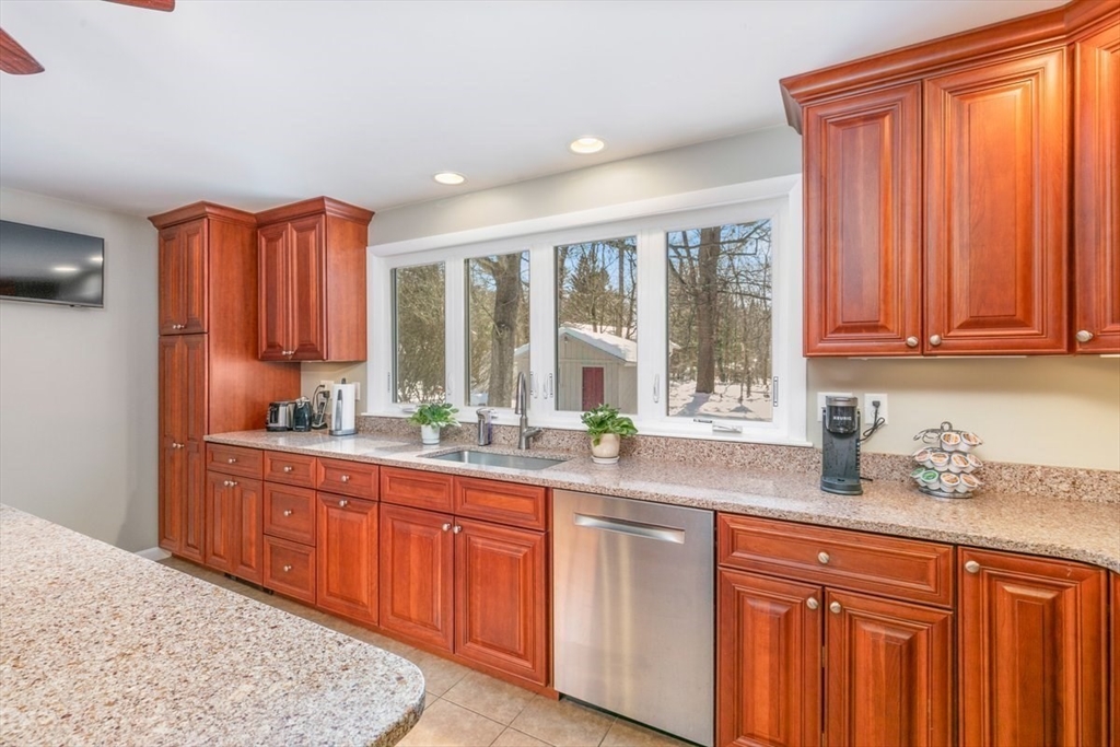 13 Wing Terrace Burlington, MA 01803 - Photo 9 of 32