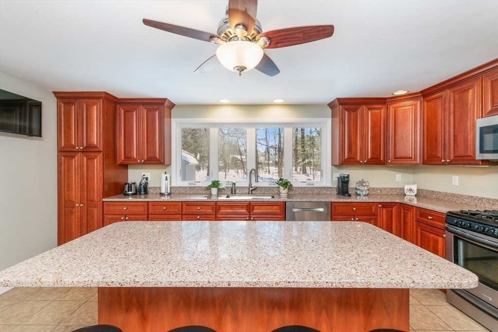 13 Wing Terrace Burlington, MA 01803 - Photo 10 of 32