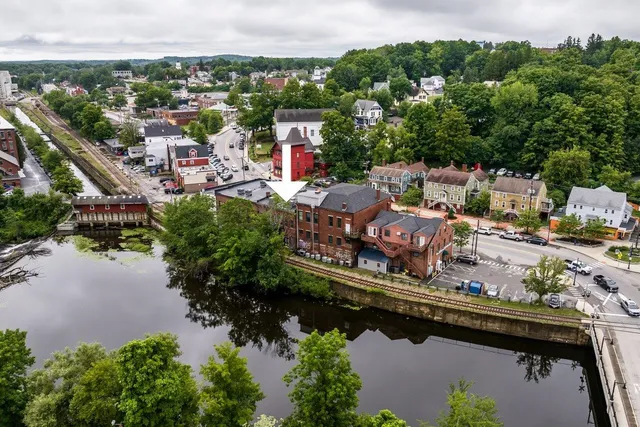 $1,950 | 32 Market Street, Unit B, Somersworth, NH 03878