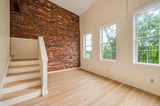 $1,950 | 32 Market Street, Unit B, Somersworth, NH 03878