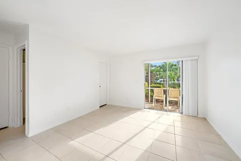$95,000 | 2929 Southeast Ocean Boulevard, Unit 1032, Stuart, FL 34996
