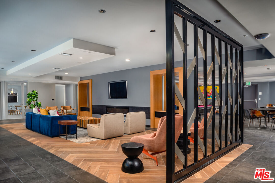 750 South Oxford Avenue, Unit 430 Los Angeles, CA 90005 - Photo 6 of 28 a living room with furniture