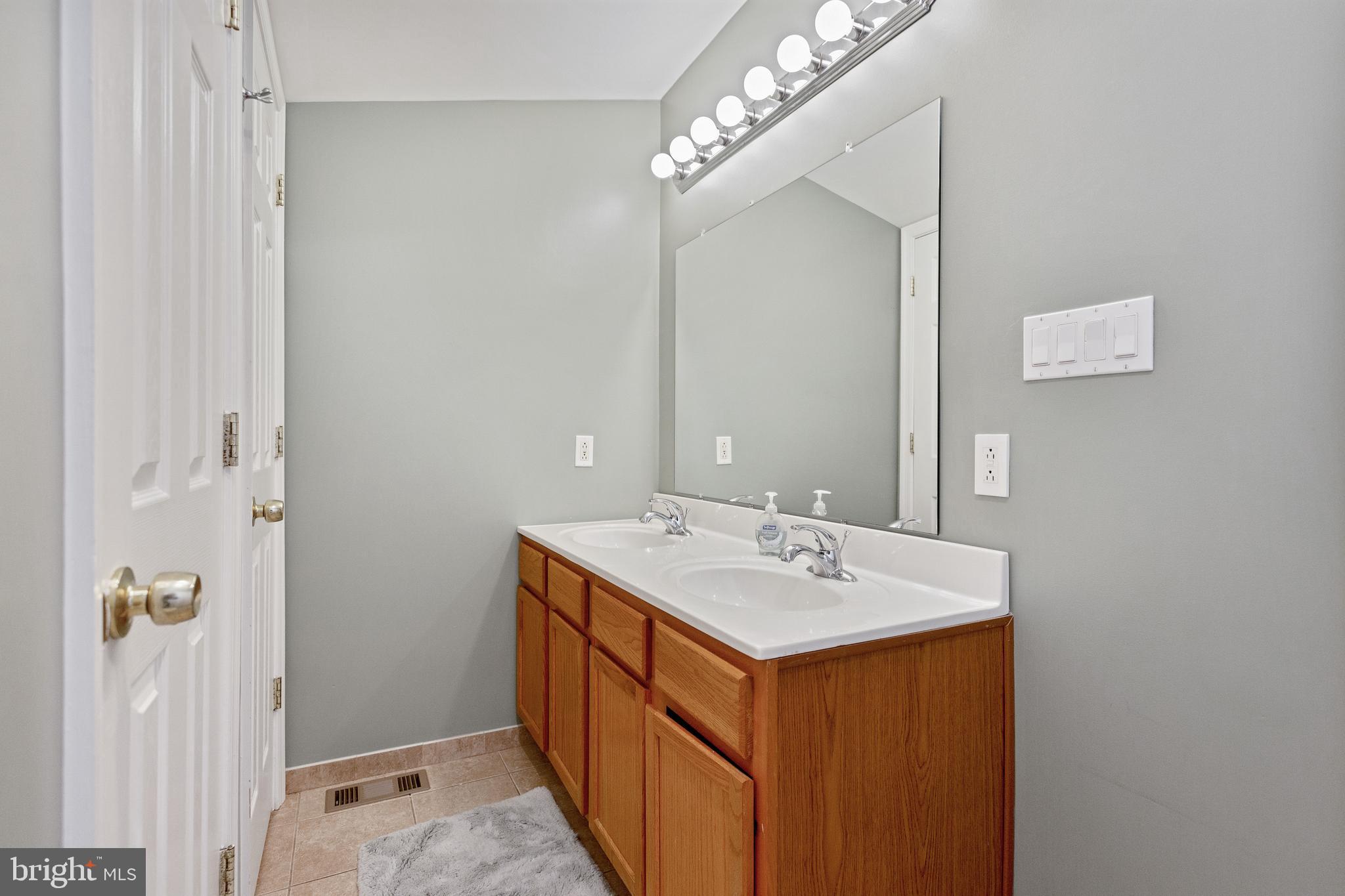1207 Seven Oaks Road Halethorpe, MD 21227 - Photo 32 of 42