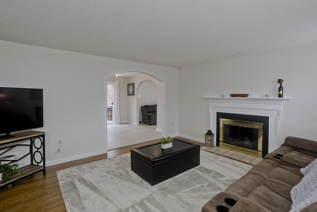 9 Post Road Chicopee, MA 01020 - Photo 3 of 42