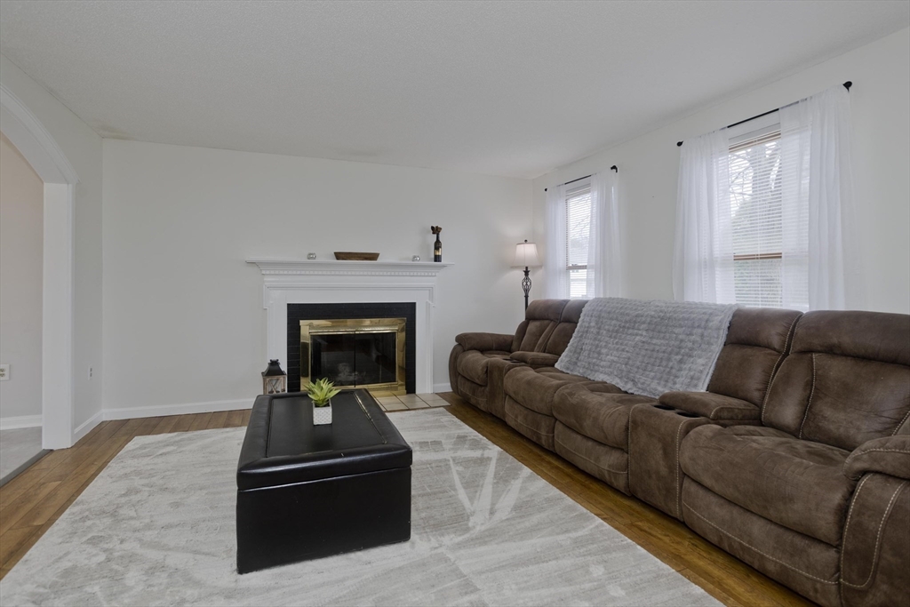 9 Post Road Chicopee, MA 01020 - Photo 4 of 42