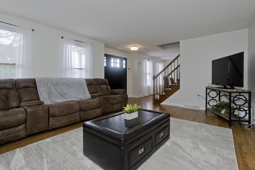 9 Post Road Chicopee, MA 01020 - Photo 5 of 42