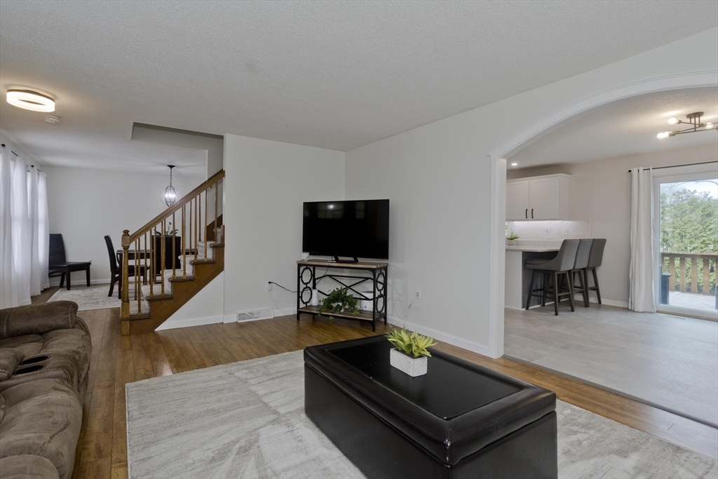 9 Post Road Chicopee, MA 01020 - Photo 6 of 42