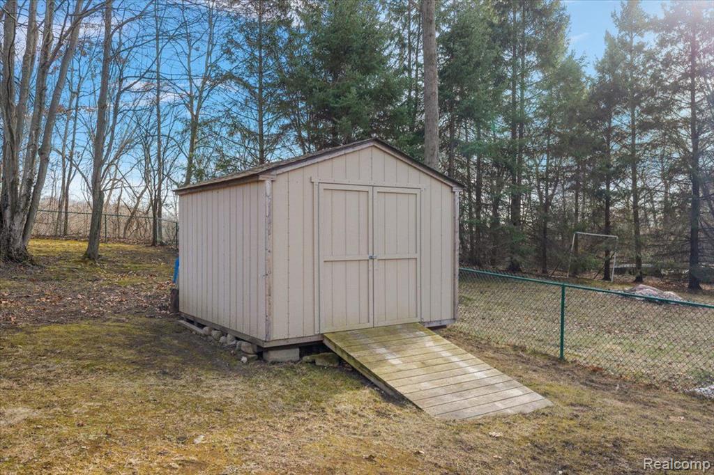 5621 Sally Road Clarkston, MI 48348 - Photo 56 of 76