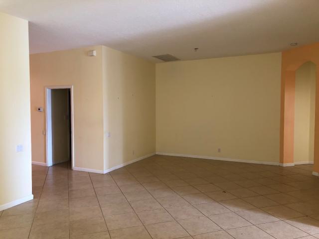 318 Springview Loop Port St. Lucie, FL 34986 - Photo 4 of 9 IMG_1979