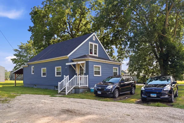 $119,900 | 608 East 10th Street, Rock Falls, IL 61071