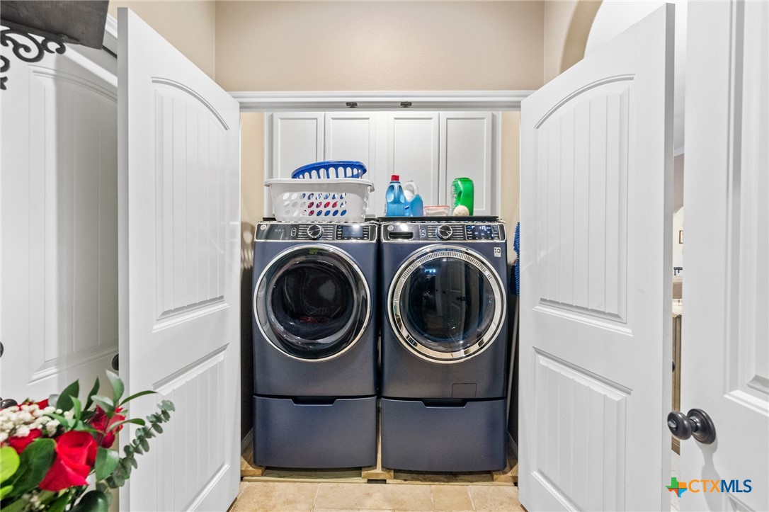 7134 Old Hwy Road Inez, TX 77968 - Photo 24 of 40 a utility room with dryer and washer