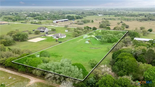 $469,900 | 7134 Old Hwy Road, Inez, TX 77968