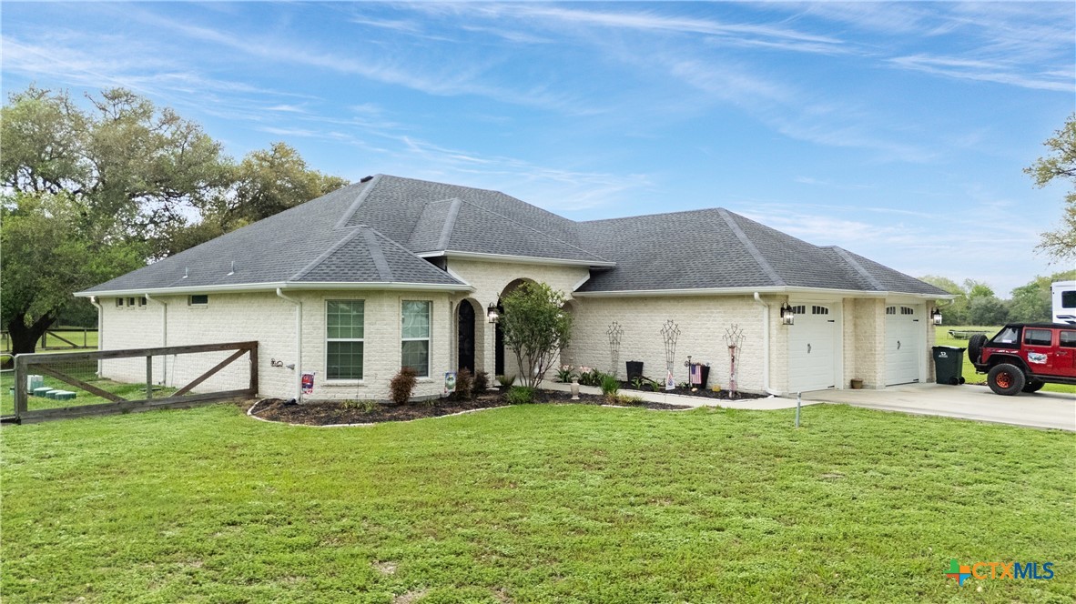 7134 Old Hwy Road Inez, TX 77968 - Photo 4 of 40 a front view of a house with garden