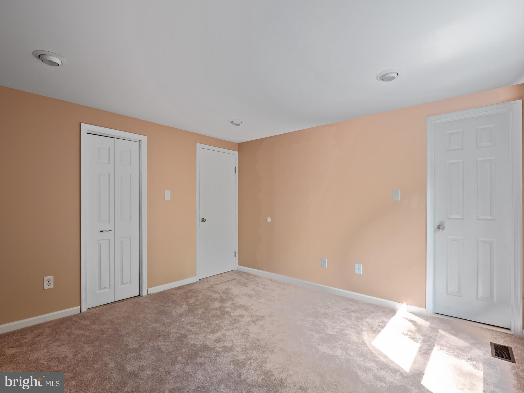 2268 Cocquina Drive Reston, VA 20191 - Photo 17 of 45 Master bed