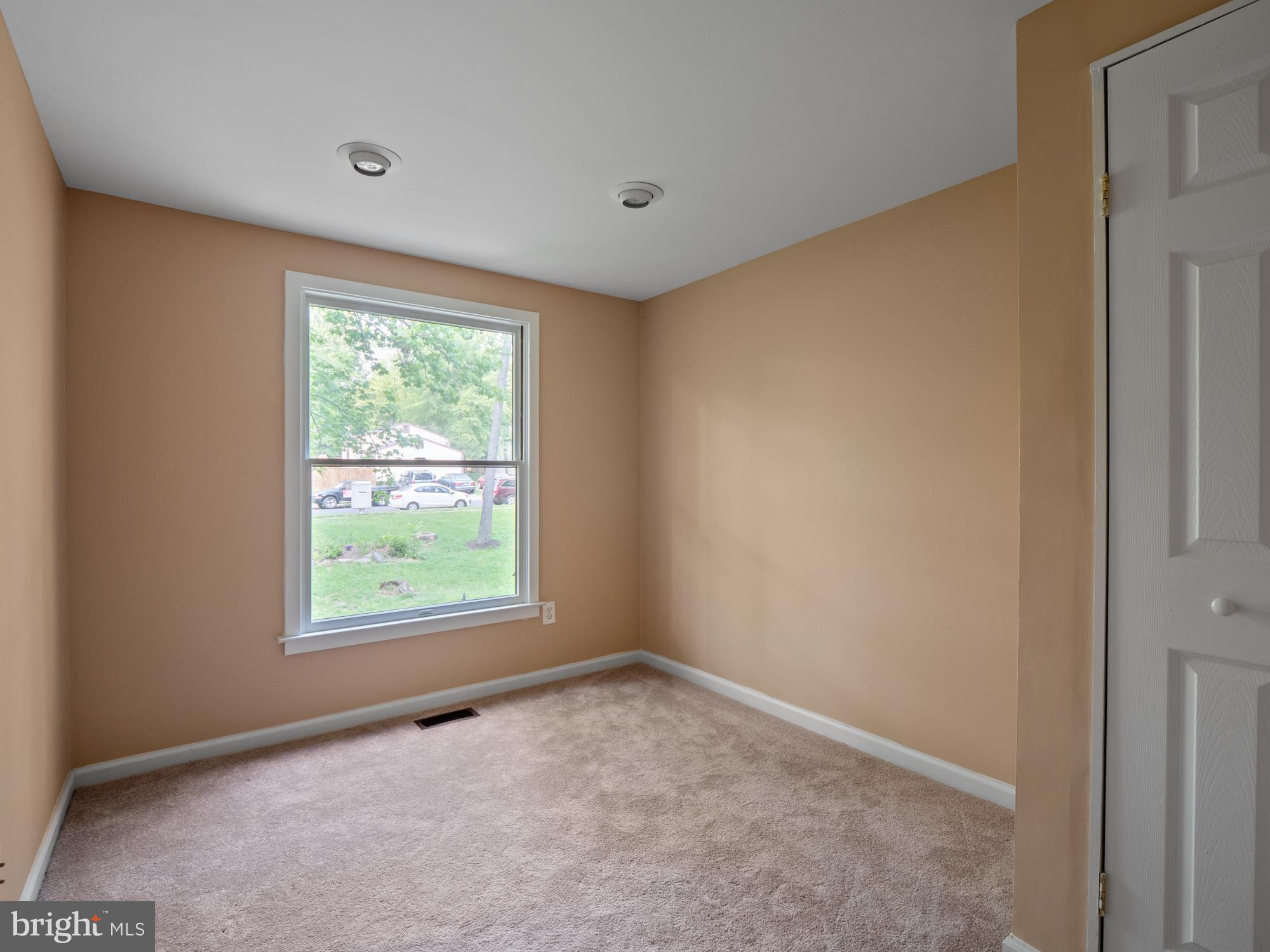 2268 Cocquina Drive Reston, VA 20191 - Photo 20 of 45 2nd Bed
