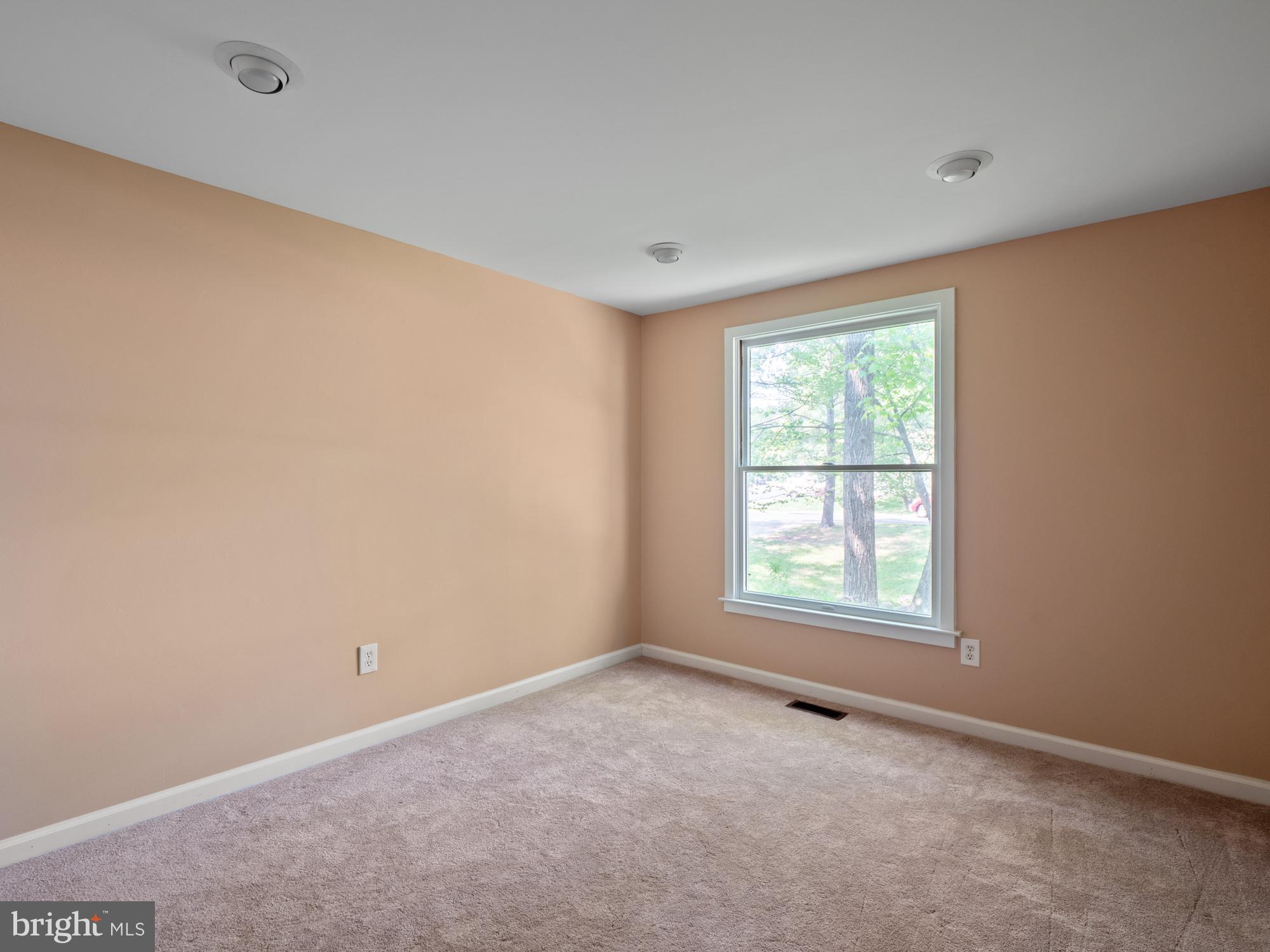 2268 Cocquina Drive Reston, VA 20191 - Photo 24 of 45 3rd Bed