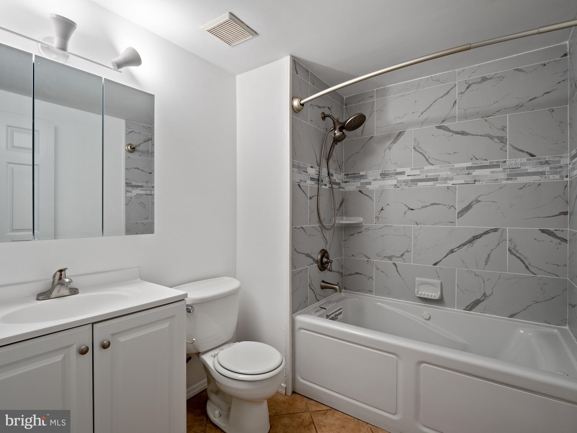 2268 Cocquina Drive Reston, VA 20191 - Photo 28 of 45 Main bath