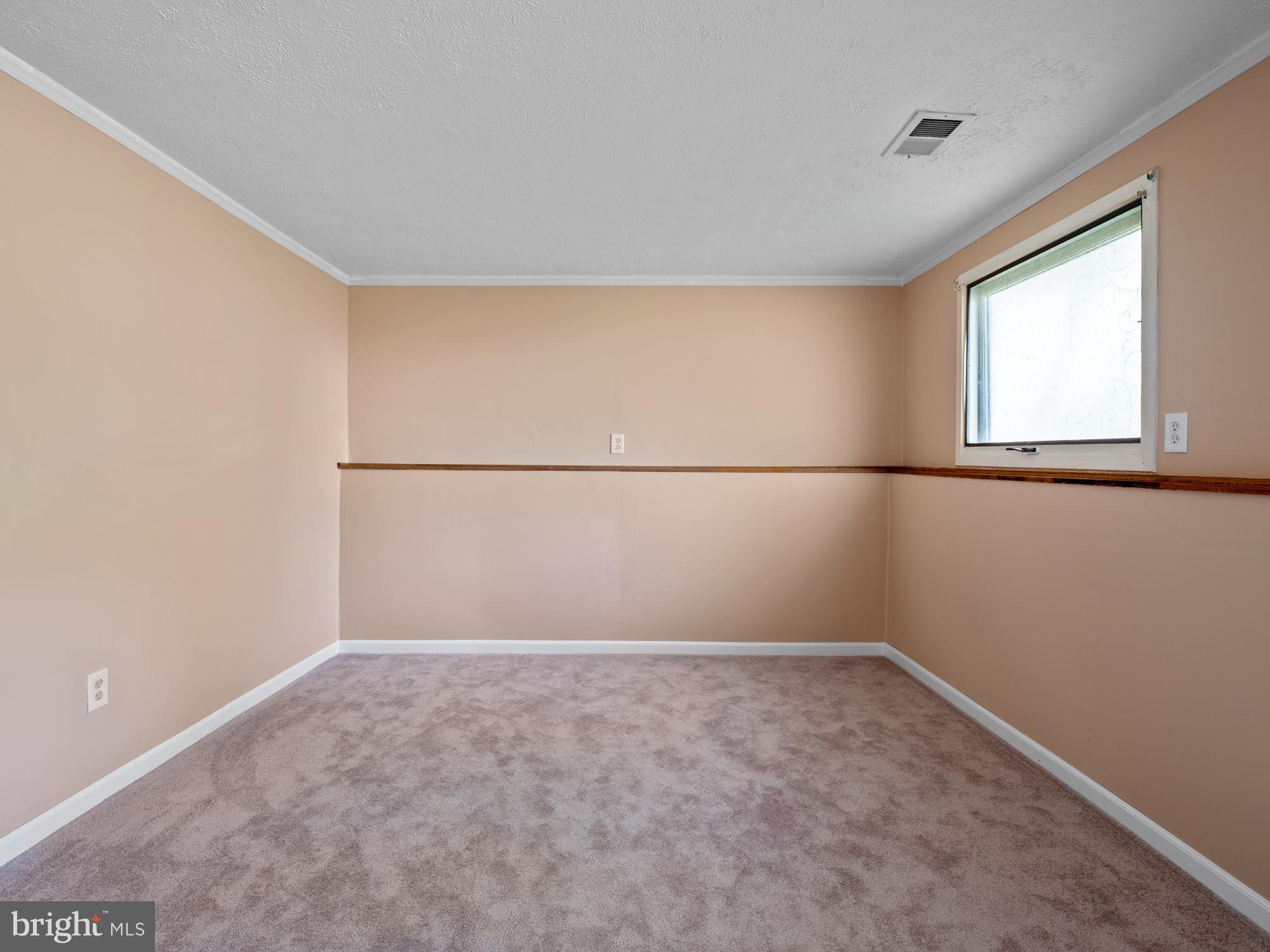 2268 Cocquina Drive Reston, VA 20191 - Photo 30 of 45 4th bed/ Rec room