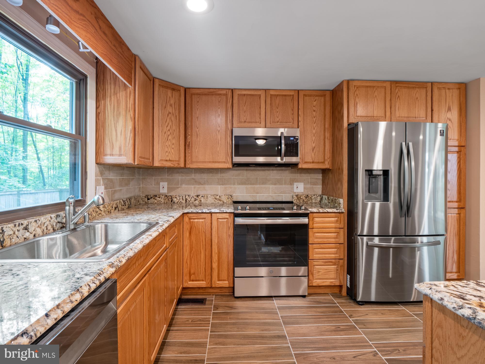 2268 Cocquina Drive Reston, VA 20191 - Photo 5 of 45 Gallery Image 5