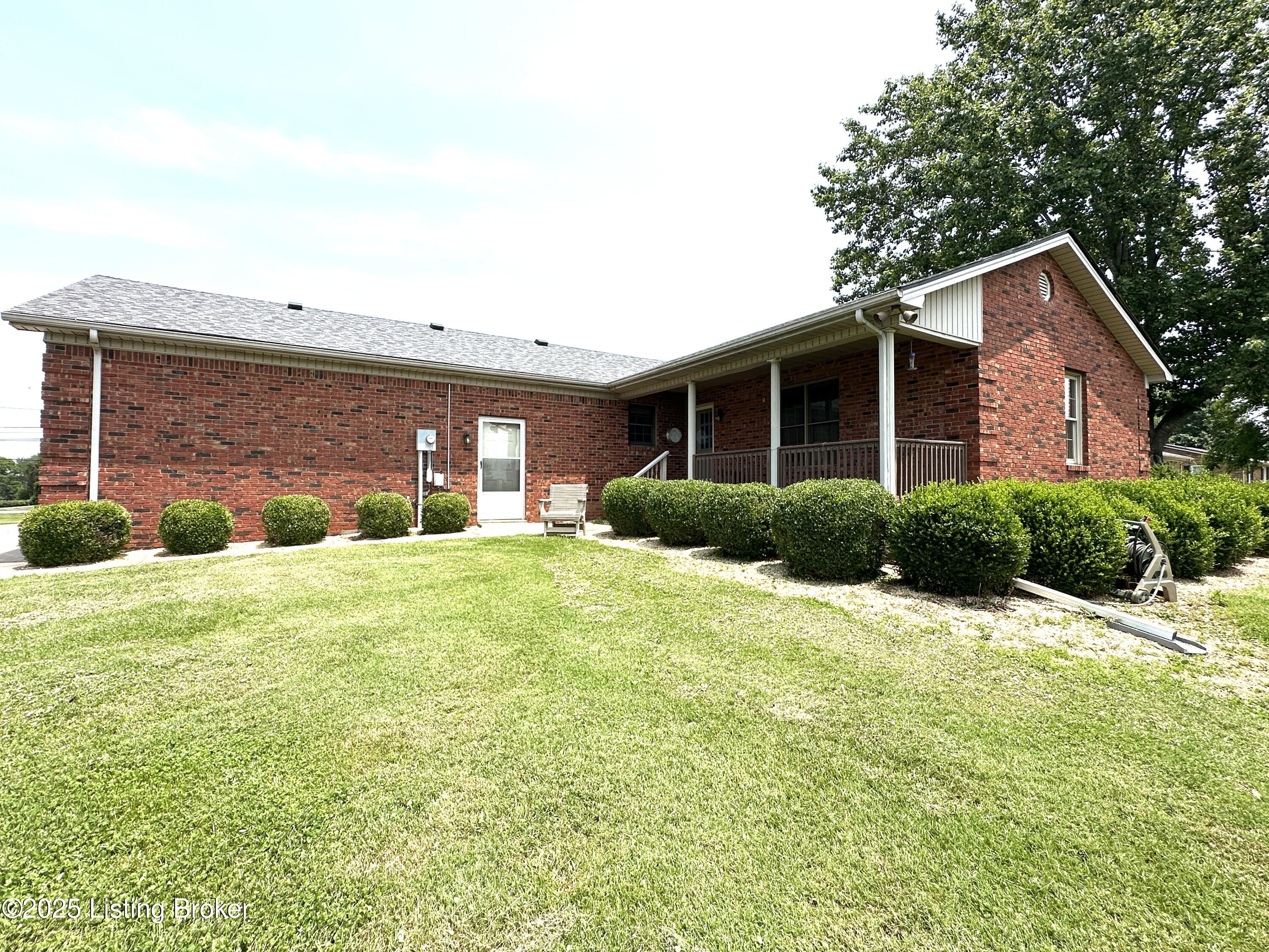 4953 Springfield Road Bardstown, KY 40004 - Photo 2 of 21 IMG_6869