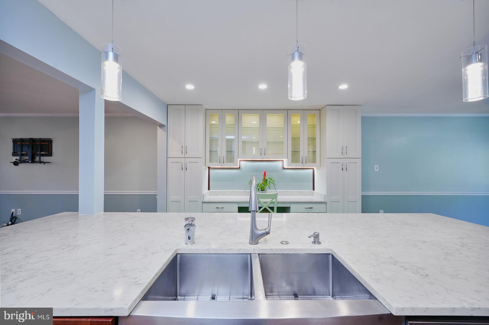 225 Rolling Road Gaithersburg, MD 20877 - Photo 17 of 59 Instant Hot