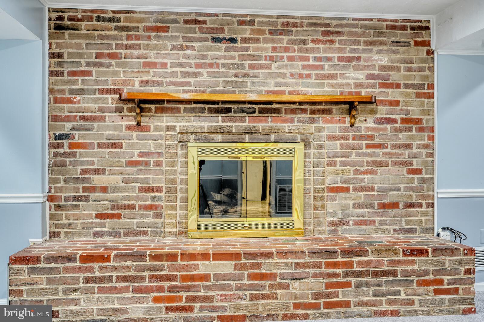 225 Rolling Road Gaithersburg, MD 20877 - Photo 40 of 59 Gas Fireplace