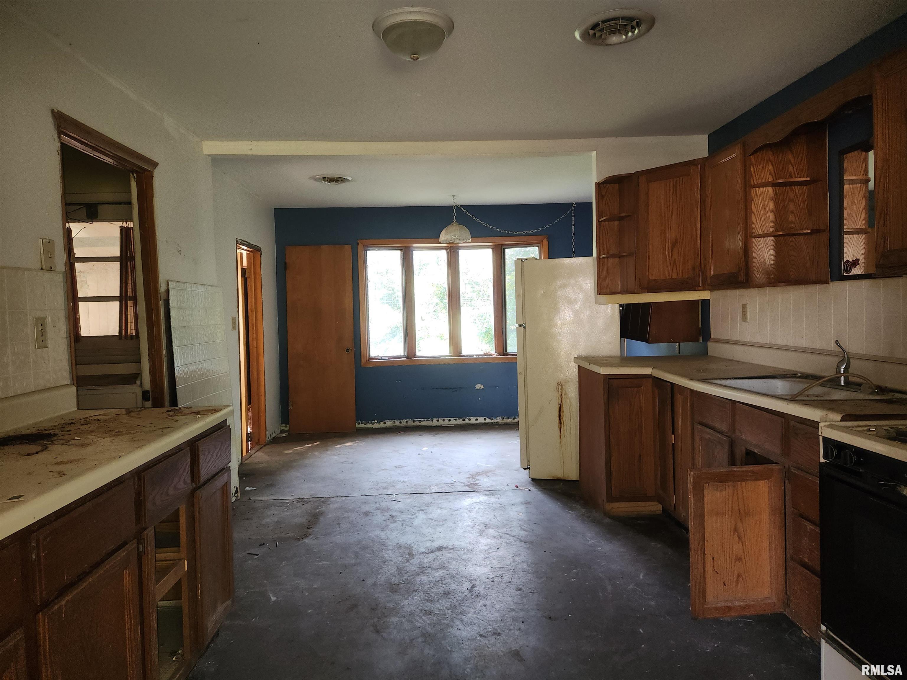 104 10th Avenue Colona, IL 61241 - Photo 7 of 13