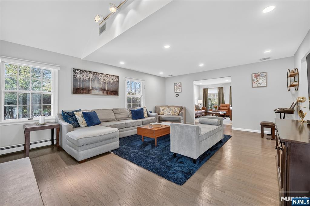 18 Stonewall Court Mahwah, NJ 07430 - Photo 19 of 50