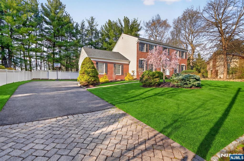 18 Stonewall Court Mahwah, NJ 07430 - Photo 3 of 50