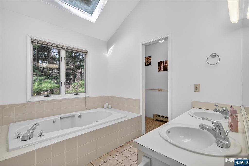 18 Stonewall Court Mahwah, NJ 07430 - Photo 31 of 50
