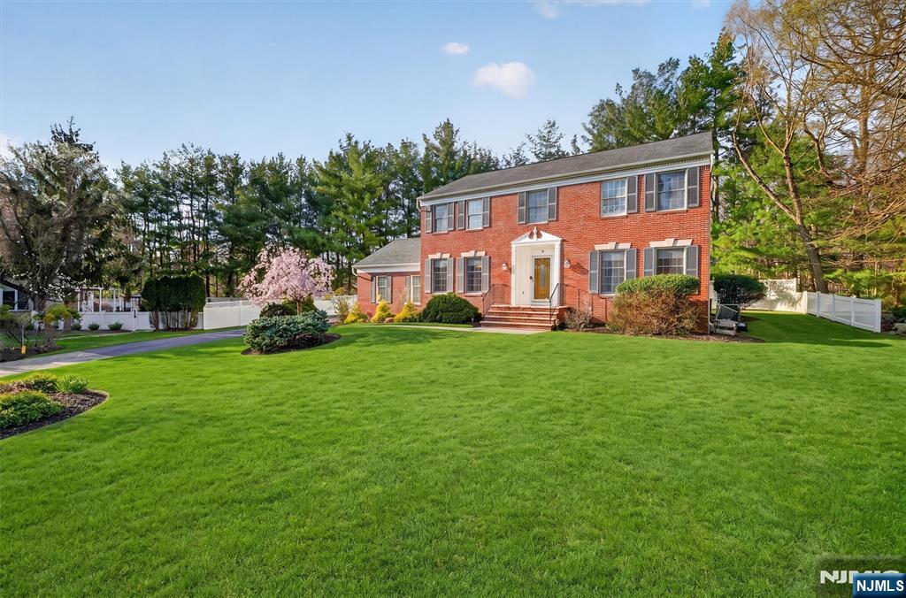 18 Stonewall Court Mahwah, NJ 07430 - Photo 4 of 50