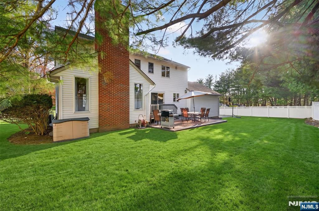 18 Stonewall Court Mahwah, NJ 07430 - Photo 5 of 50