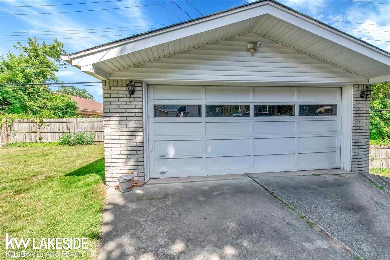 303 Riverside Drive Clinton Township, MI 48036 - Photo 8 of 26 50081845-7.JPG