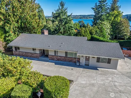 $1,250,000 | 22516 100th Place Southwest, Vashon, WA 98070
