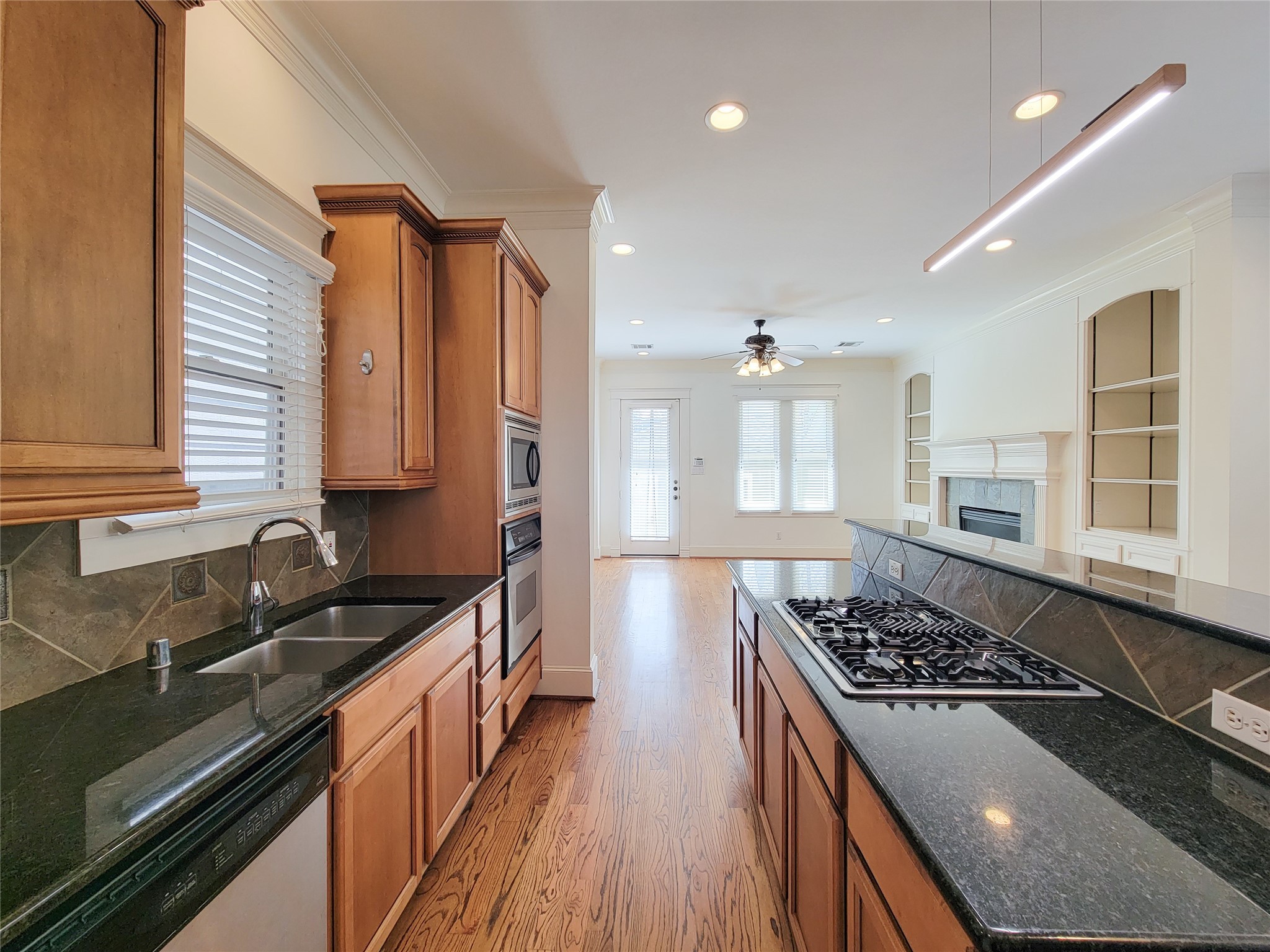 704 East 9th Street Houston, TX 77007 - Photo 11 of 43