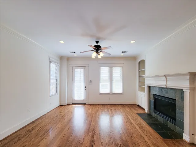 $4,000 | 704 East 9th Street, Houston, TX 77007