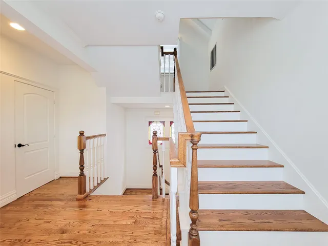 $4,000 | 704 East 9th Street, Houston, TX 77007