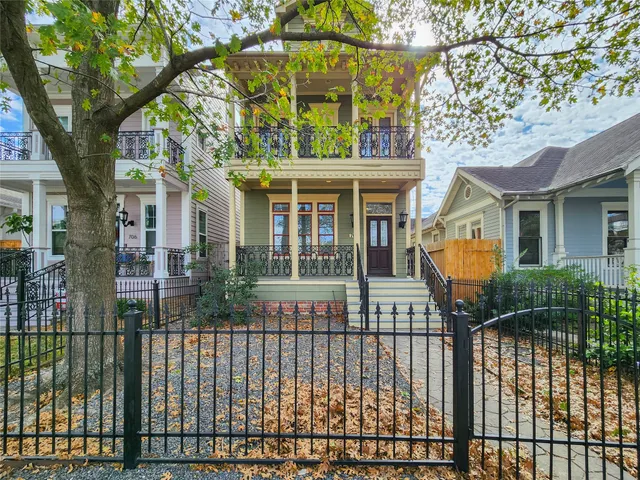$4,000 | 704 East 9th Street, Houston, TX 77007