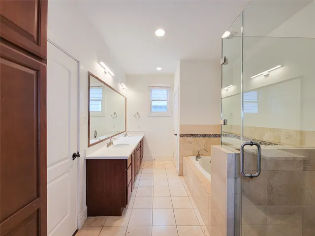 $4,000 | 704 East 9th Street, Houston, TX 77007