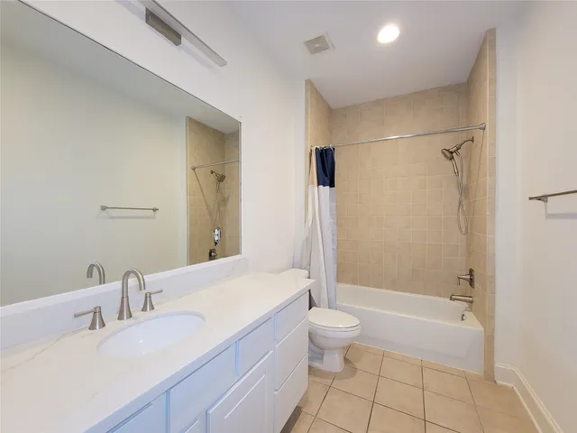 $4,000 | 704 East 9th Street, Houston, TX 77007