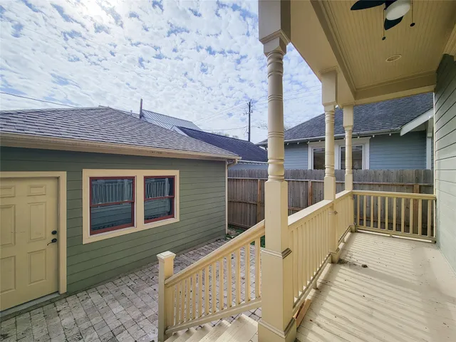 $4,000 | 704 East 9th Street, Houston, TX 77007