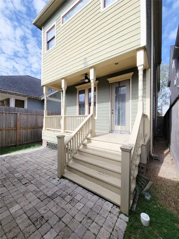 $4,000 | 704 East 9th Street, Houston, TX 77007